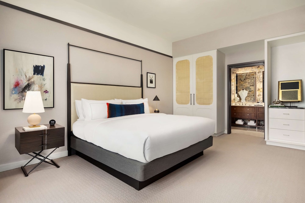 Suite, 1 King Bed (Camellia, Roll-In Shower) - Photo 2