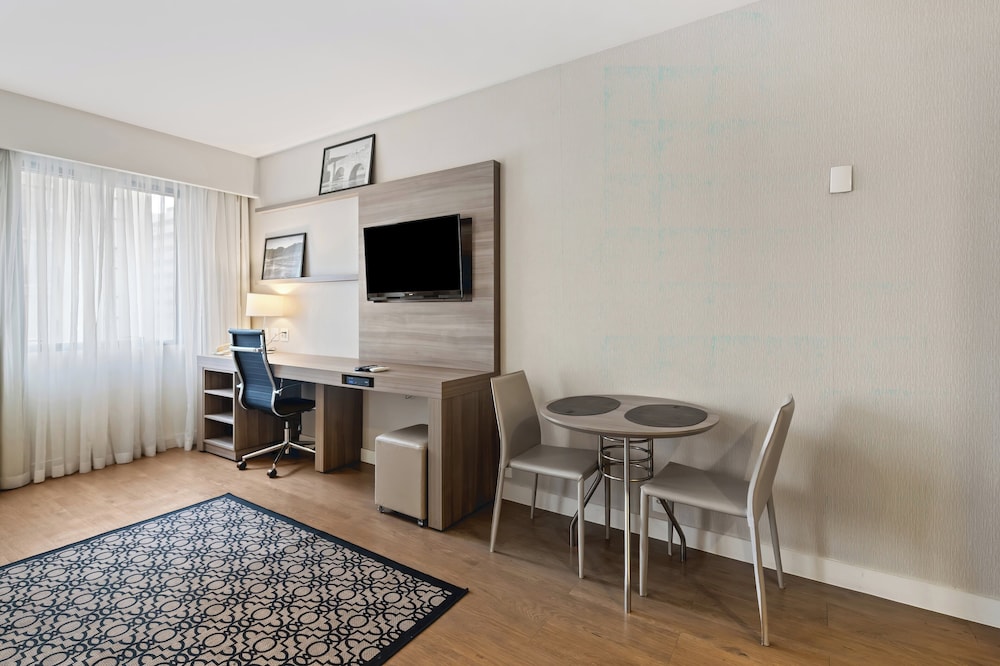 Studio Suite, 1 Queen Bed, Accessible, Kitchen - Photo 7