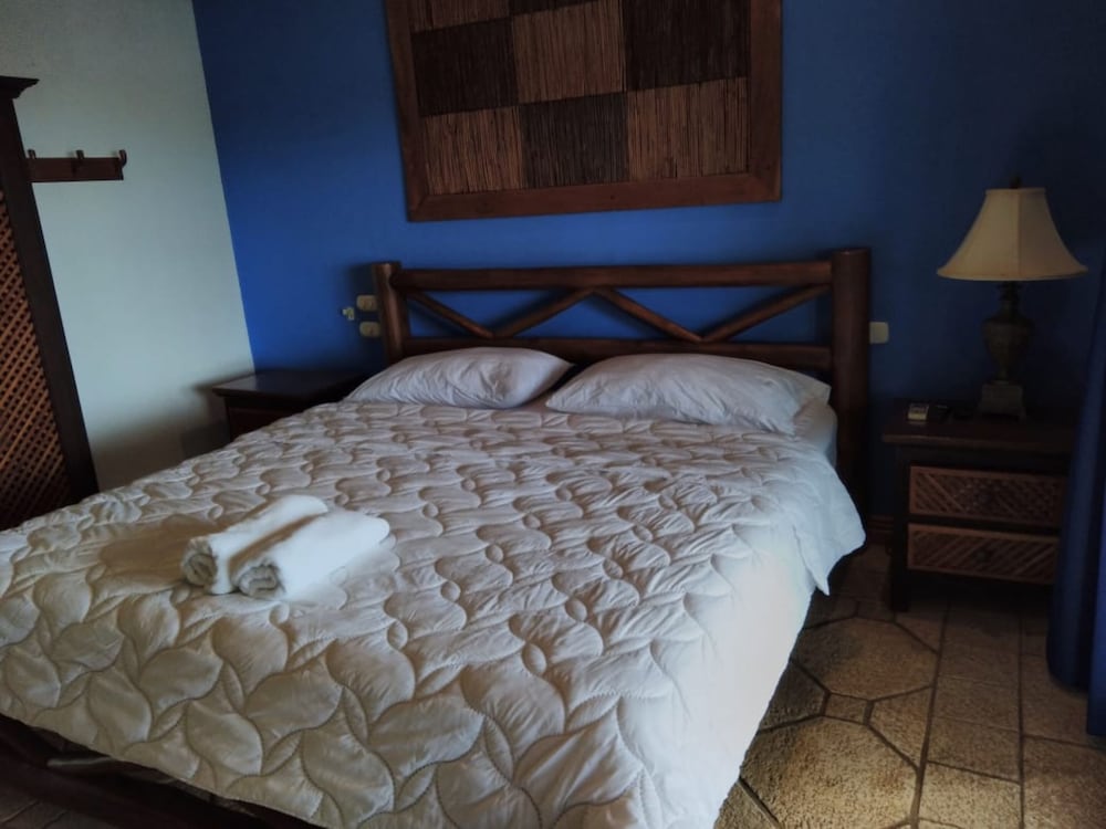 Standard Queen Bed #7 photo 3