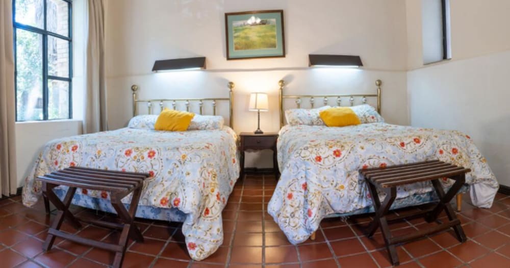 Family Room, 3 Bedrooms, Private Bathroom, Garden View photo 3
