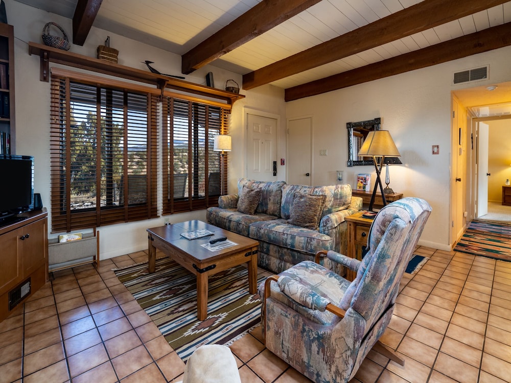 Condo, Multiple Beds, Fireplace, Mountain View (#31 - No Pets)