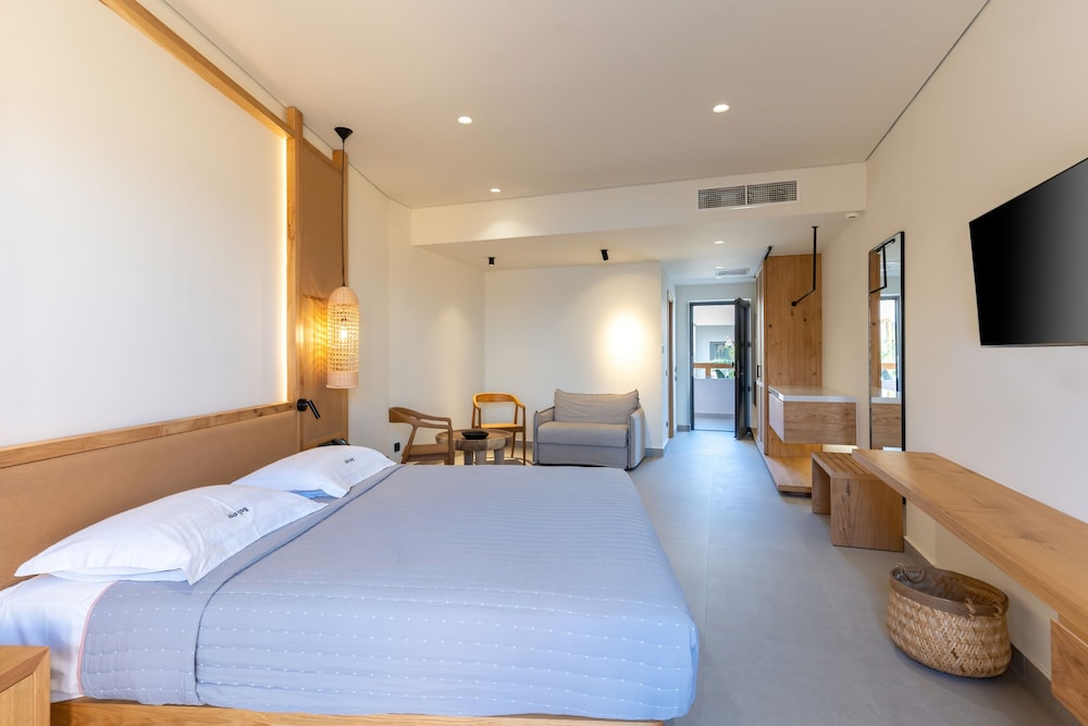Junior Studio Suite, 1 Queen Bed, Sea Front