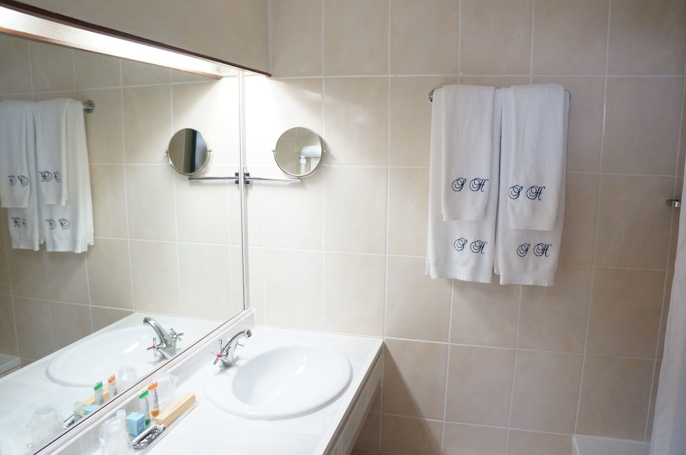 Standard Room (No Elevator) - Photo 12