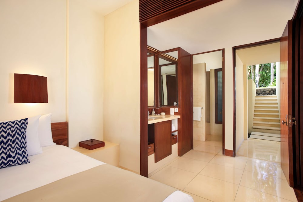 Room, 1 King Bed - Photo 3