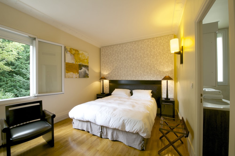 Deluxe Double Room, 1 King Bed, Jetted Tub, Courtyard View photo 1
