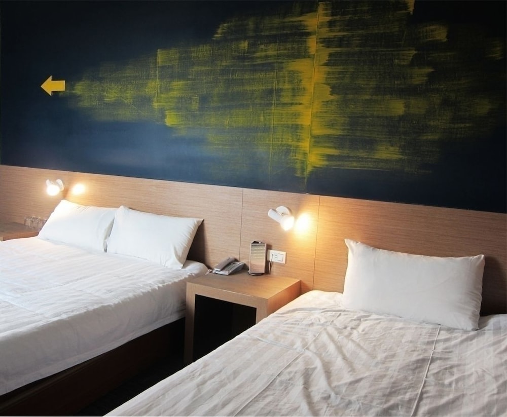 Standard Triple Room, Multiple Beds, Non Smoking - Photo 1
