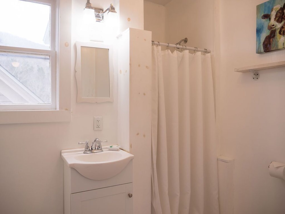 Esopus Room,  2nd Floor, 1 Queen Bed, 1 Daybed, and 1 Trundle Bed, Non Smoking, Private Bathroom photo 3