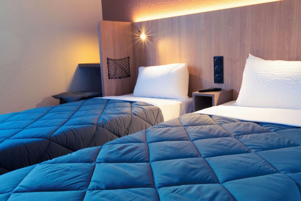 Standard Room, 2 Twin Beds - Photo 18
