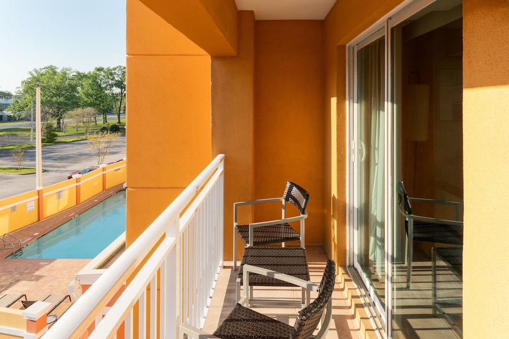 Suite, 1 Bedroom - Photo 1