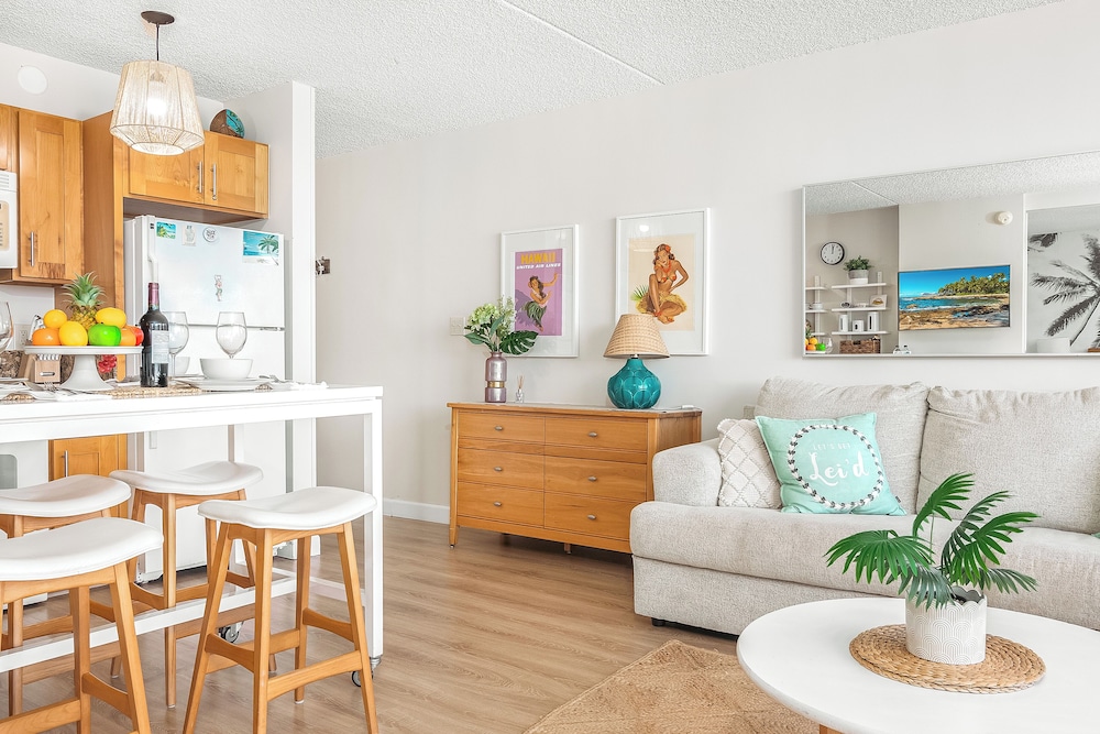 Premium Remodeled Condo with Ocean View and Parking: Premium Apartment, 1 Queen Bed with Sofa bed, Ocean View (0161) photo