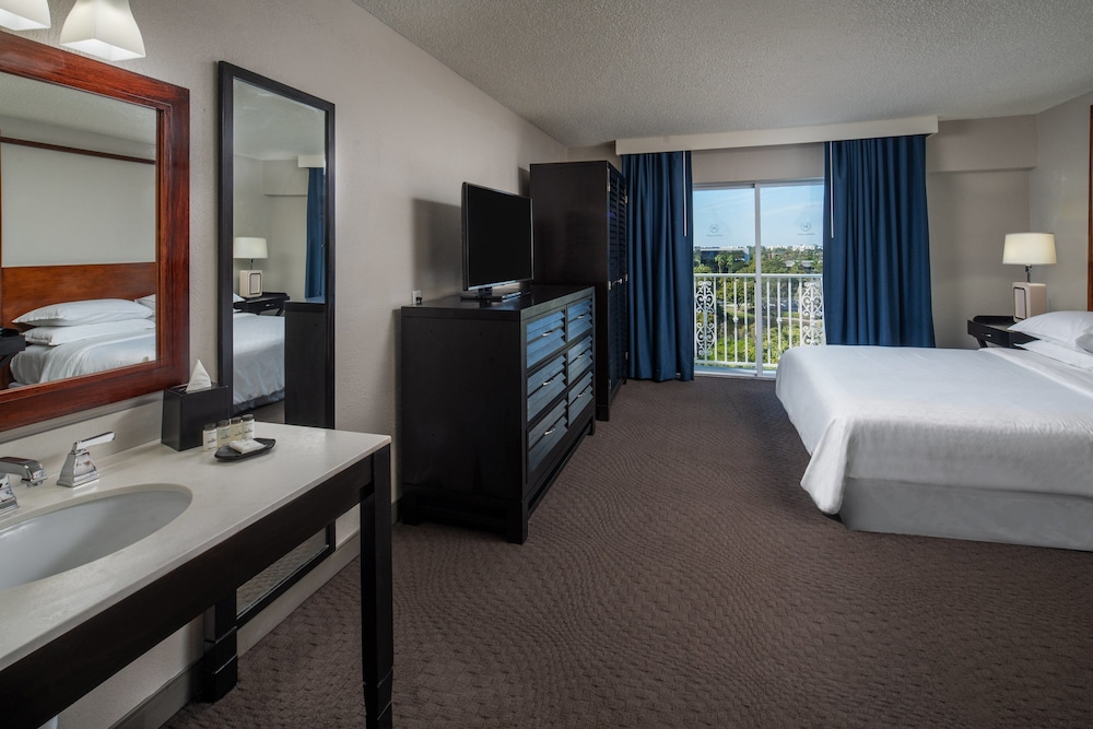 Suite, 1 Bedroom (No View) - Photo 3