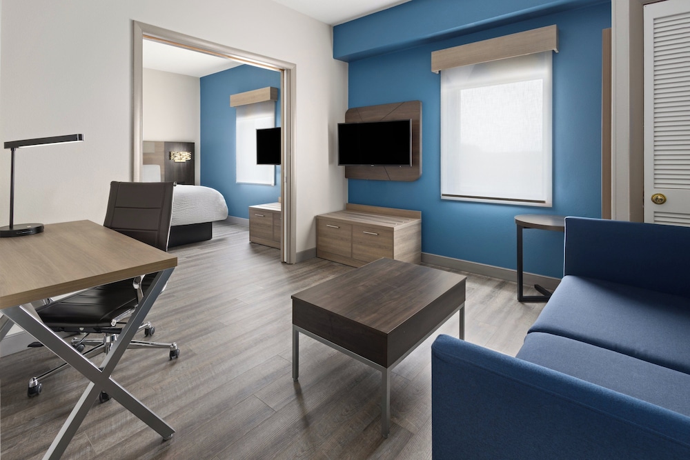 Suite, 1 Bedroom - Photo 5