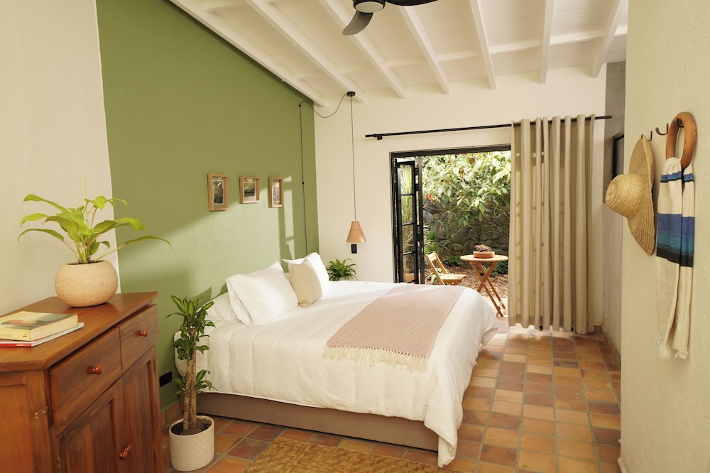 Deluxe Room - Photo 19