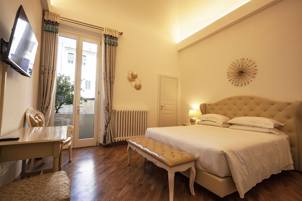 Superior Room, 1 Queen Bed photo 2