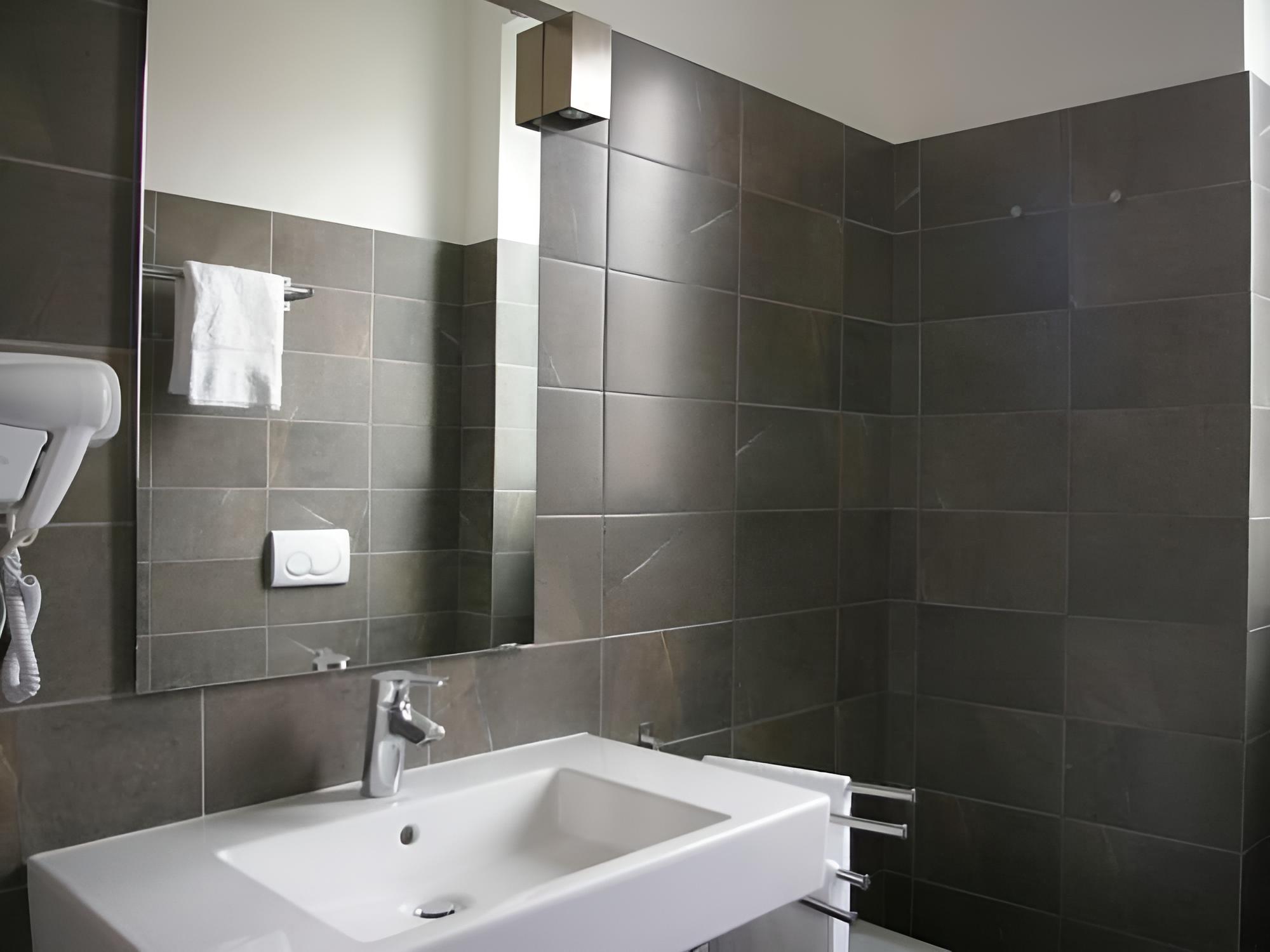 Standard Double or Twin Room, Ensuite, Mountain View
