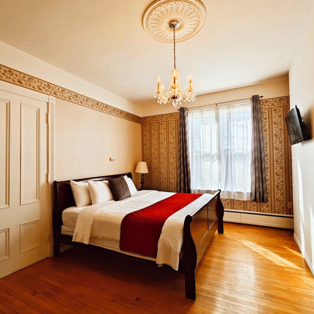 Double Room, 1 King Bed, Garden View, Ground Floor