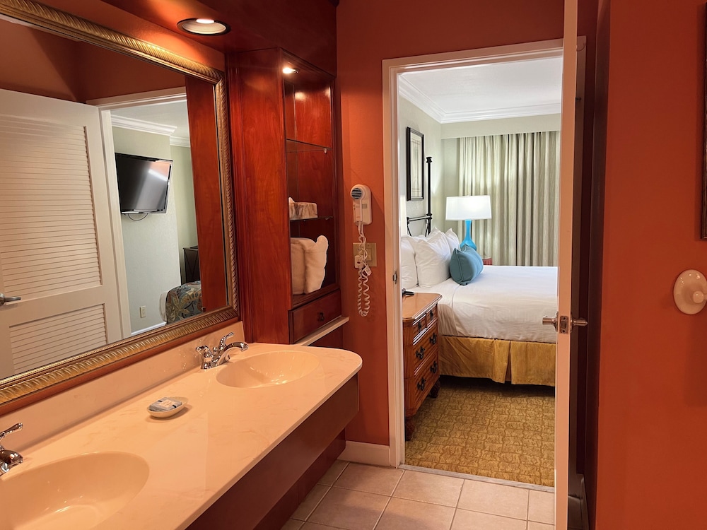 Deluxe Suite, 1 Bedroom, Ocean View - Photo 3