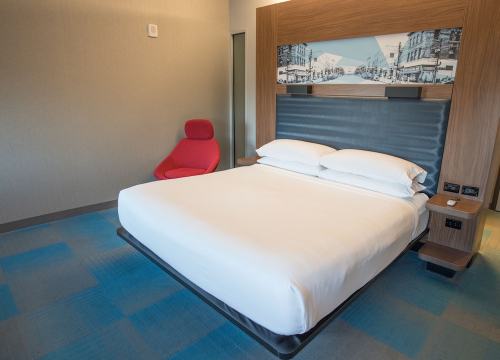 Spacious Savvy Room, 1 King Bed photo 1