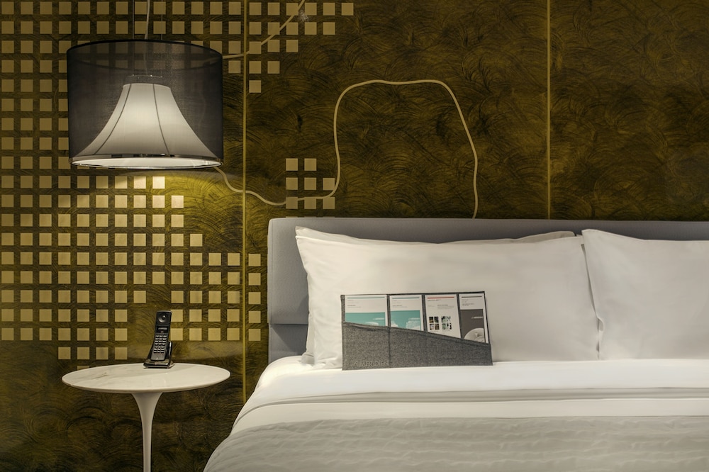 Club Studio Suite, 1 King Bed photo 2