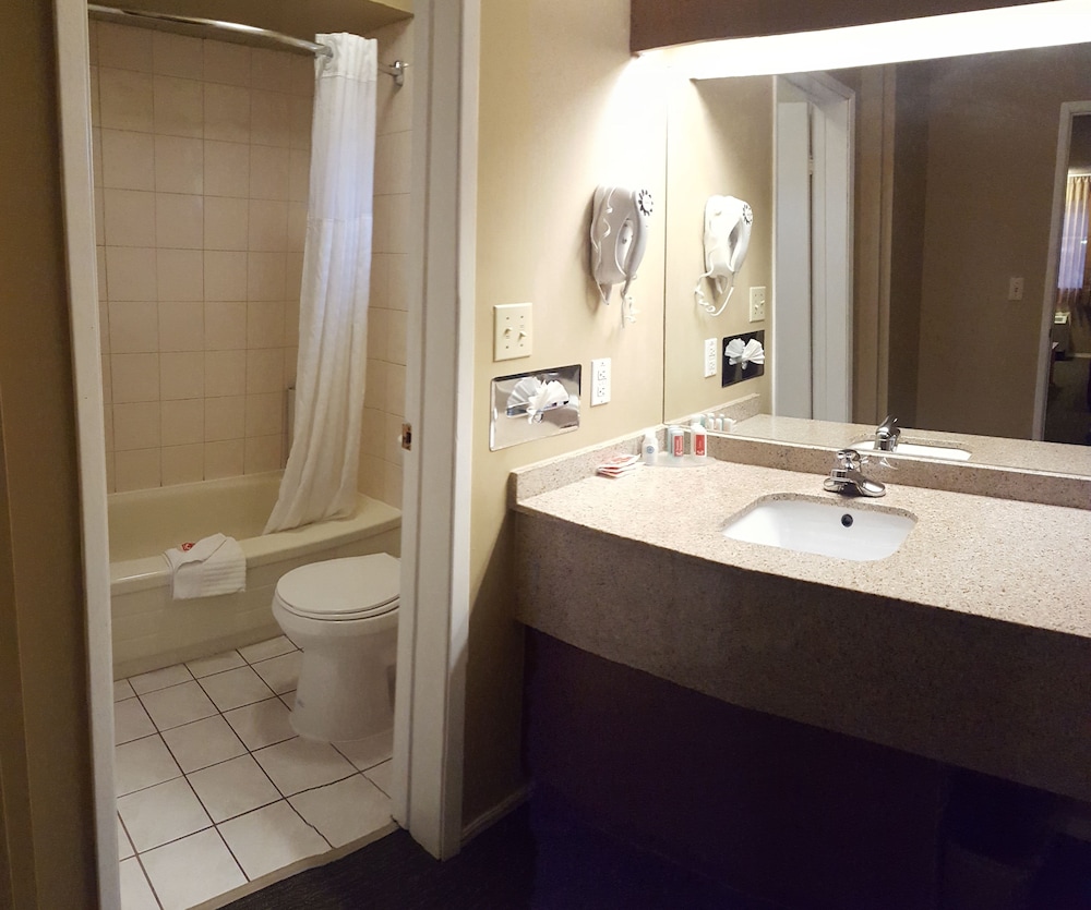 Deluxe Room, 2 Queen Beds, Non Smoking - Photo 7