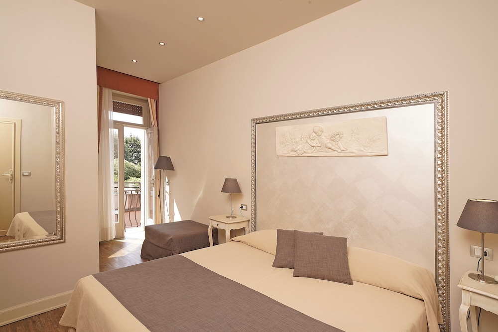 Comfort Double or Twin Room, Partial Lake View photo 1