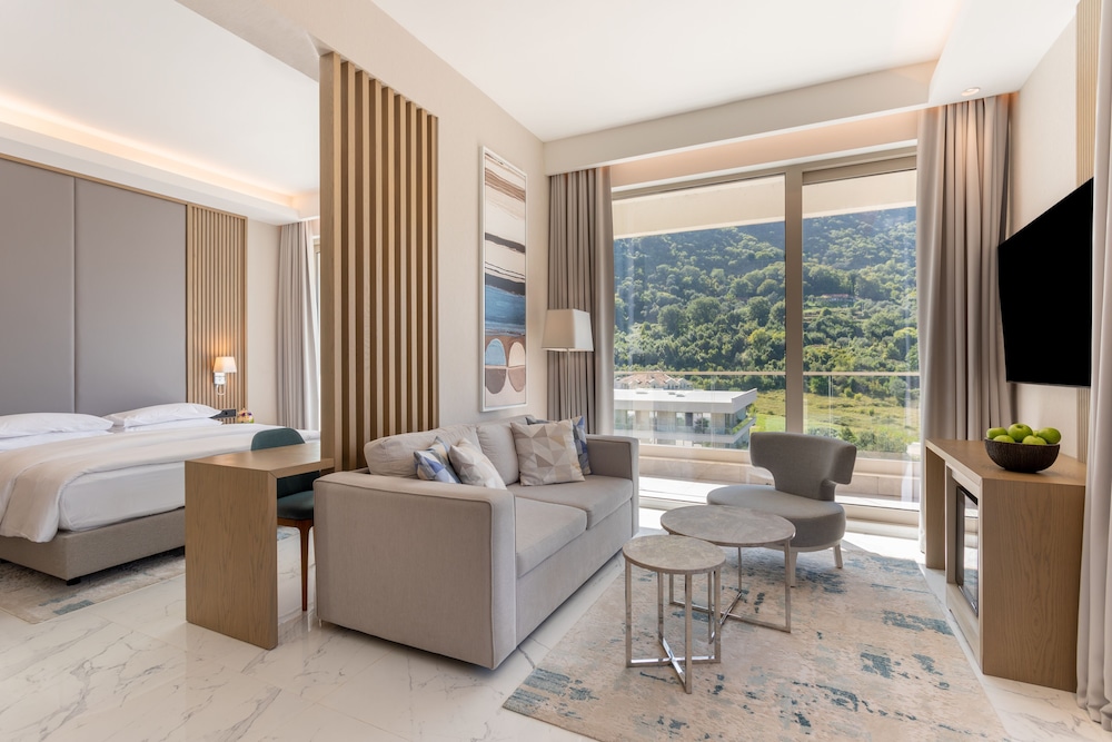 Premium Room, 1 King Bed, Hot Tub, Sea View (Terrace) - Photo 10