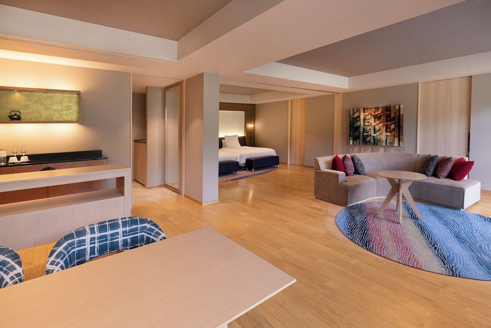 Suite, 1 Bedroom (Outdoor Living Area) - Photo 3