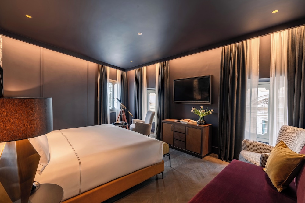 Signature Suite (Medici) thumbnail 6