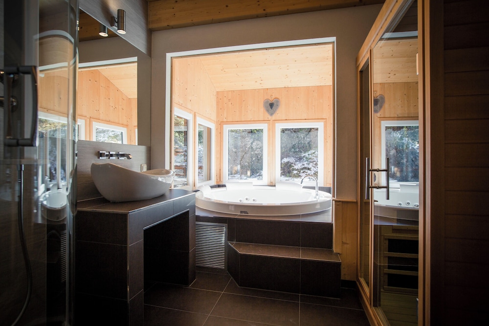 Ferienhaus # 1 mit IR-Sauna,  Whirlpool innen& Whirlpool außen