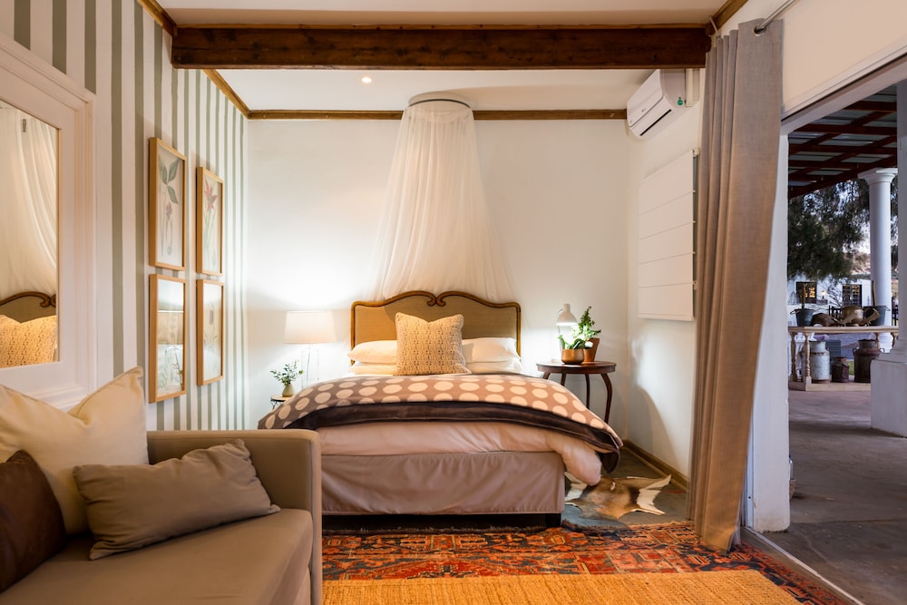 Family Room (7)