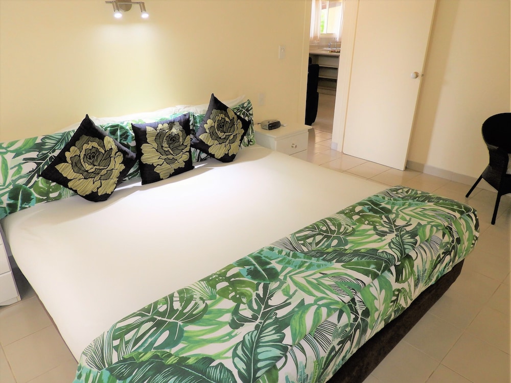 3 Bedroom Beachfront Villa - Photo 1