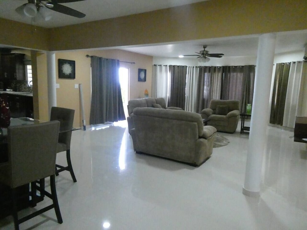 Apartment (4 Bedrooms)