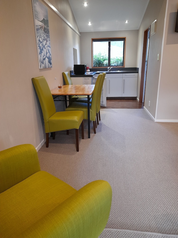 Standard Suite, 2 Bedrooms, Non Smoking, Kitchen (Queen and Twin)
