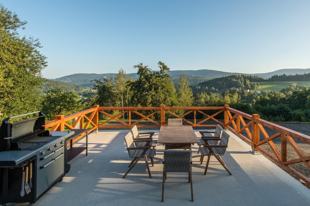 Villa photo 2