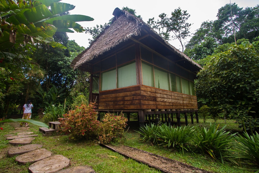 Romantic Bungalow, 1 Queen Bed, Garden View photo 3