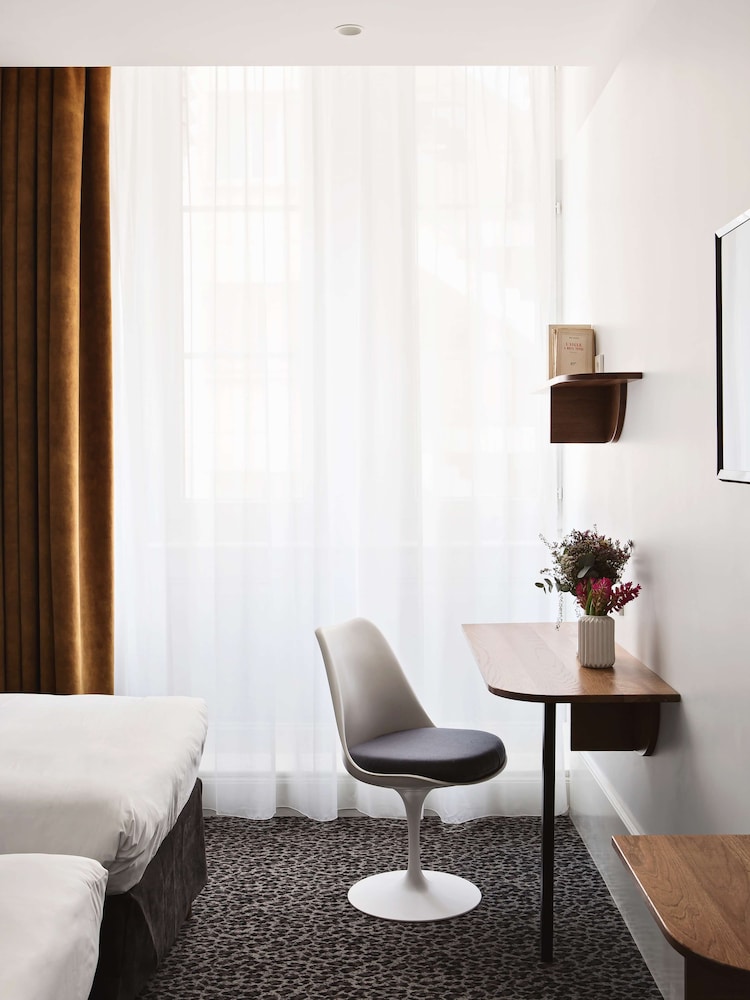Comfort Room, 2 Twin Beds thumbnail 5
