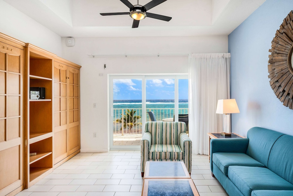 Beachfront 2 Bedroom Condo - Photo 10