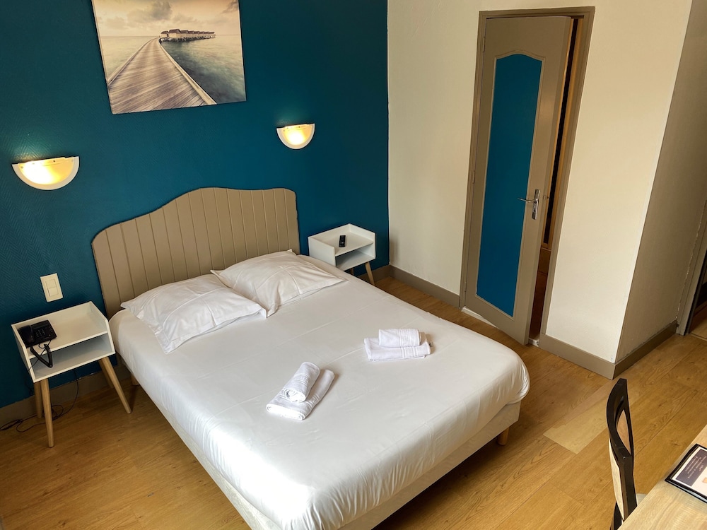 Chambre Double Standard, côté cour intérieure, 1er étage ou 2ème étage