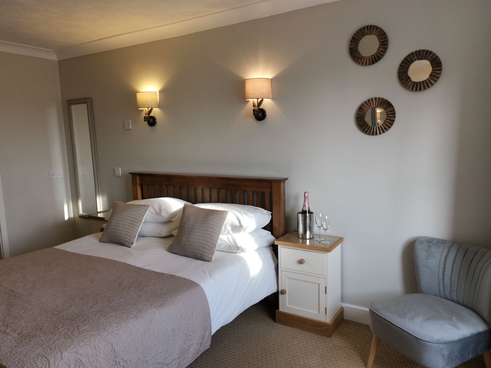 Superior Double Room, Accessible, Ensuite - Photo 3