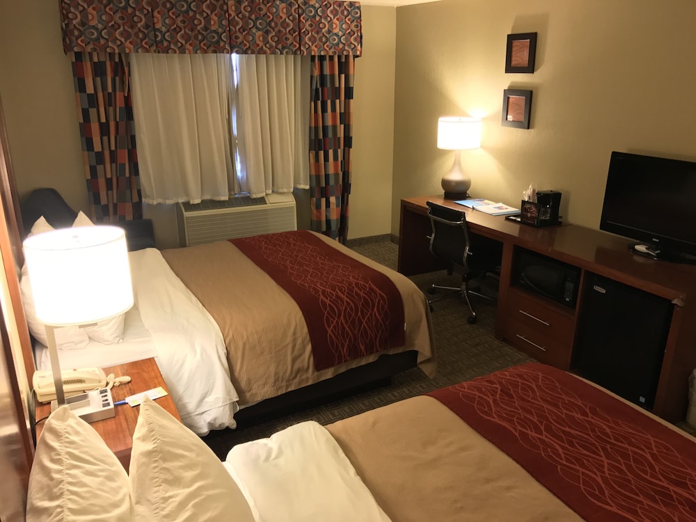 Standard Room, 2 Queen Beds, Non Smoking (Pets Allowed) - Photo 3