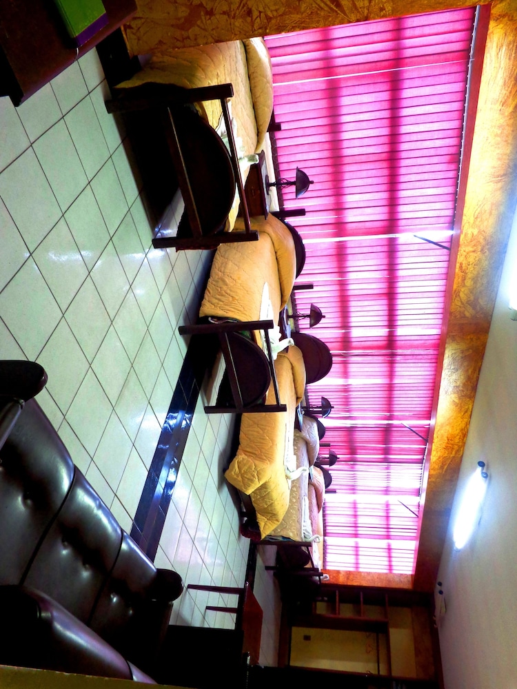 Room (5 People)