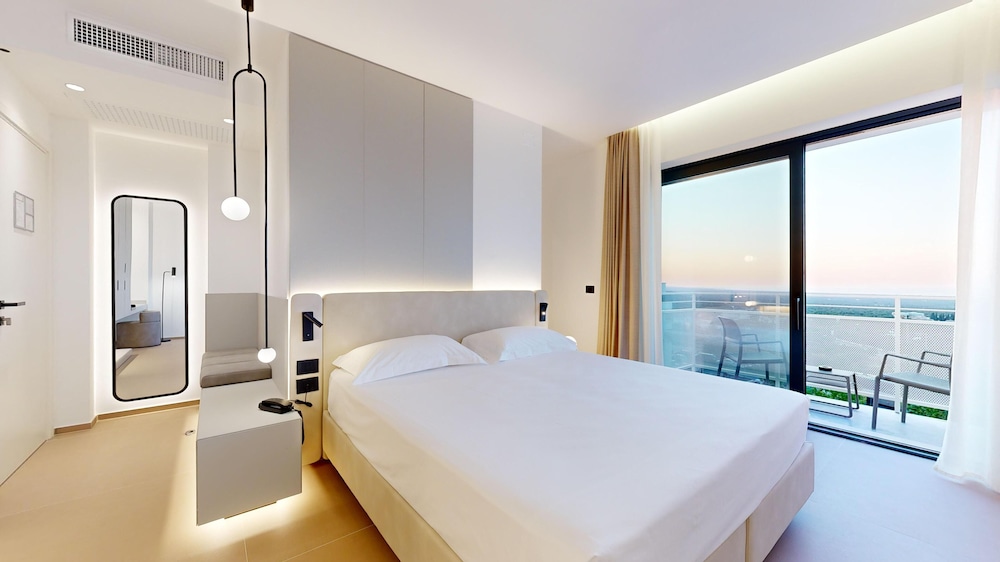 Superior Double Room, 1 Bedroom, Non Smoking, City View photo 3