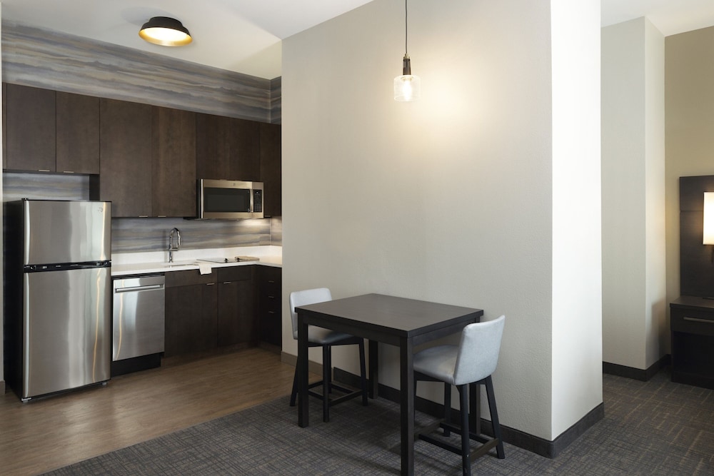 Studio, 1 King Bed with Sofa bed (Mobility/Hearing Access, Roll-In Shwr)