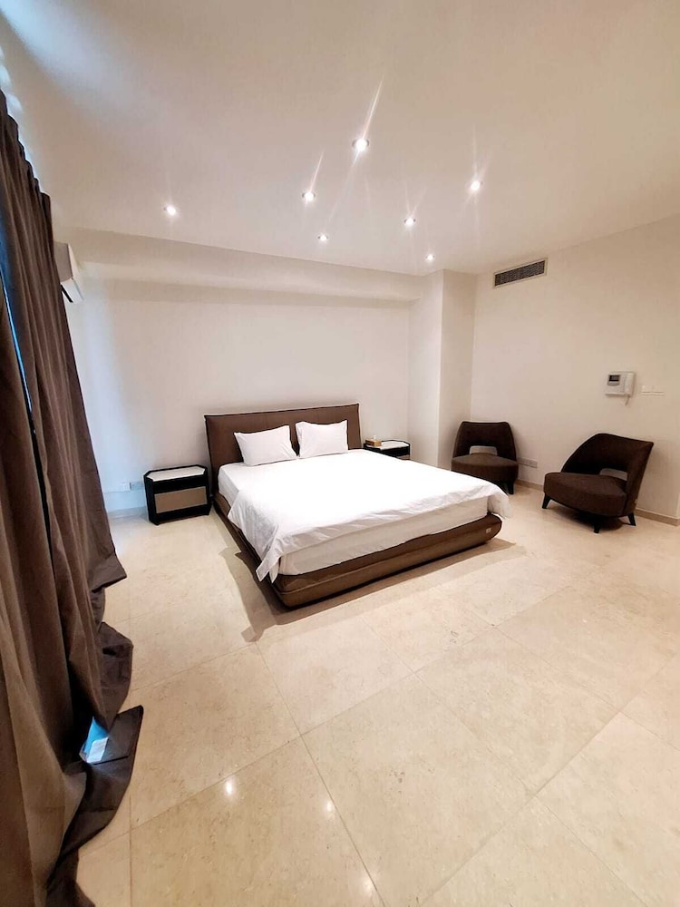 Luxury Studio, Balcony, Sea View