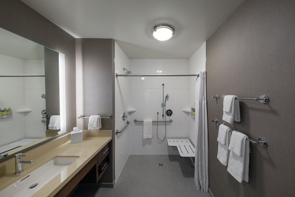 Suite, 1 Bedroom, Accessible, Kitchen (Accessible Tub) photo 2