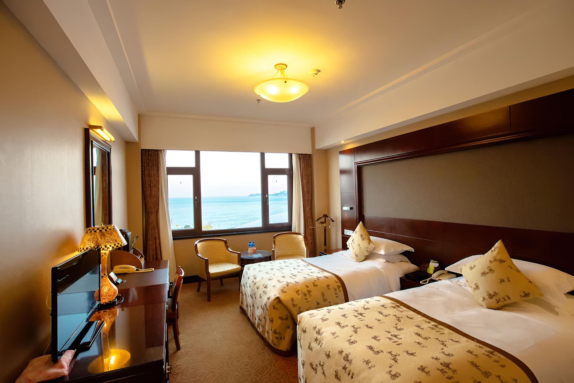 Deluxe Room, 1 King Bed, Sea View photo 2