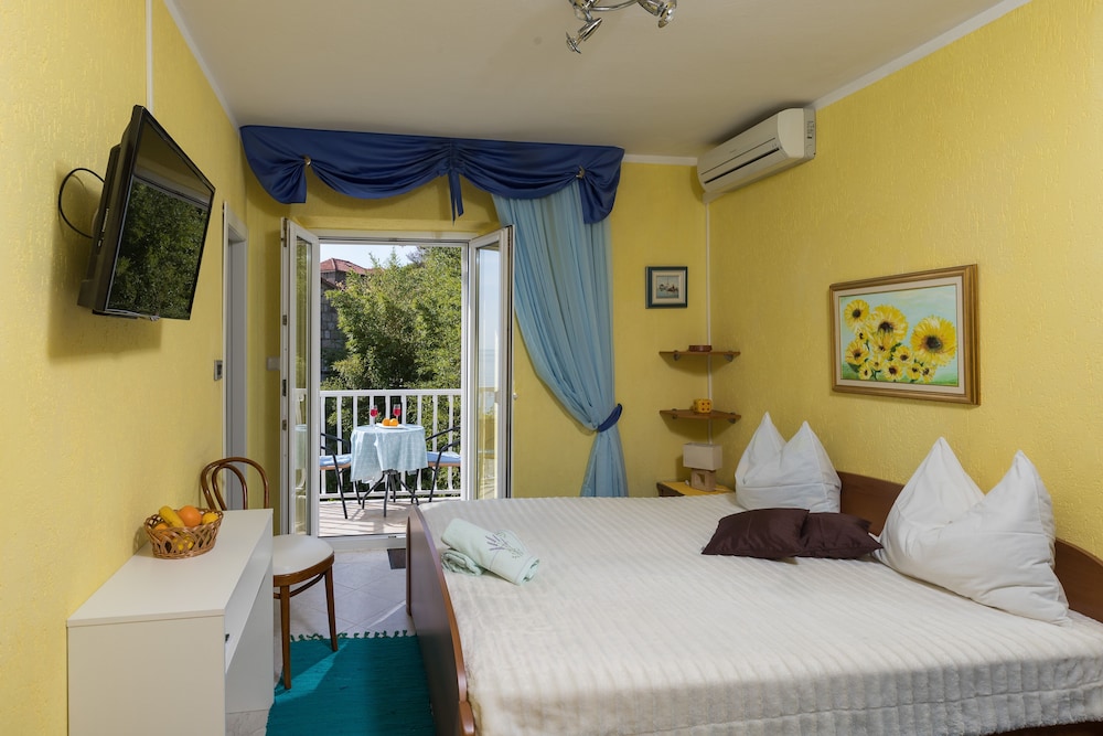 Double Room (Standard Double Room with Balcony and) photo 2