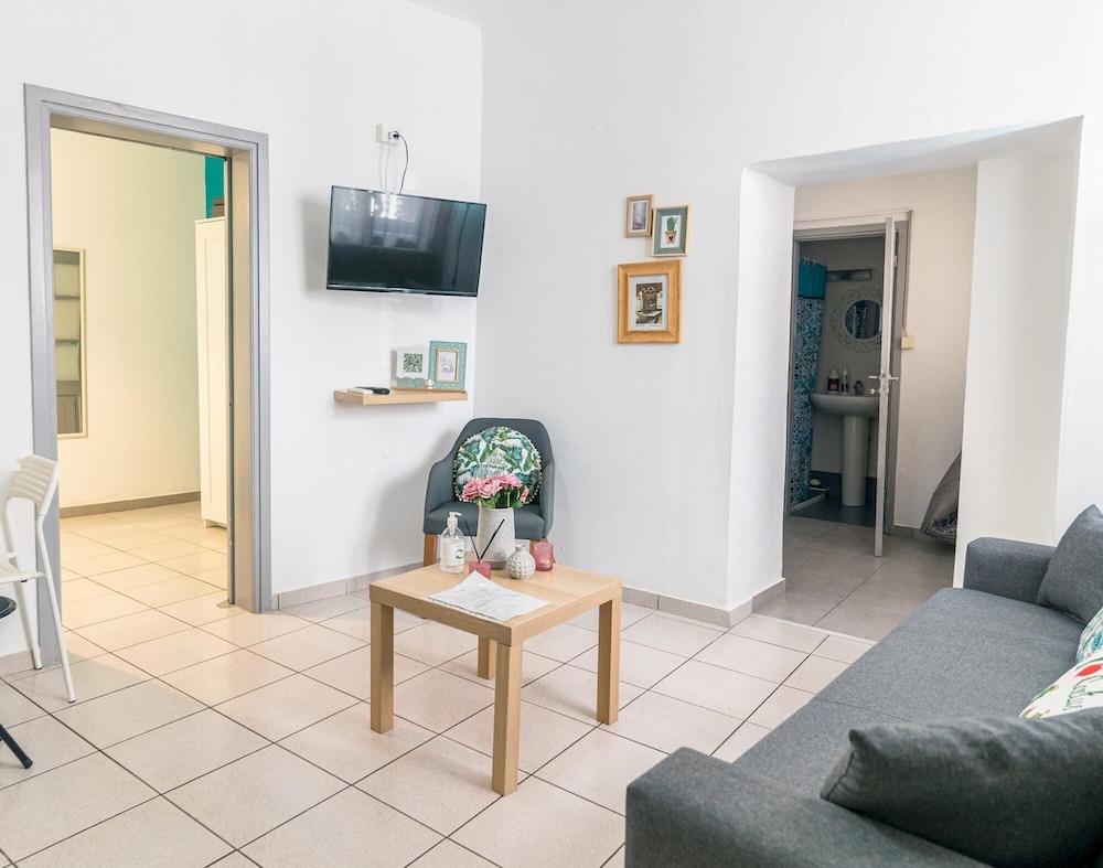 Apartment photo 2