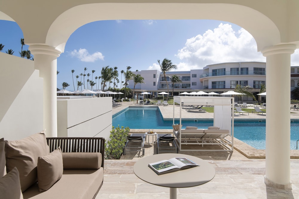 Two Bedroom Master Suite Swim-up