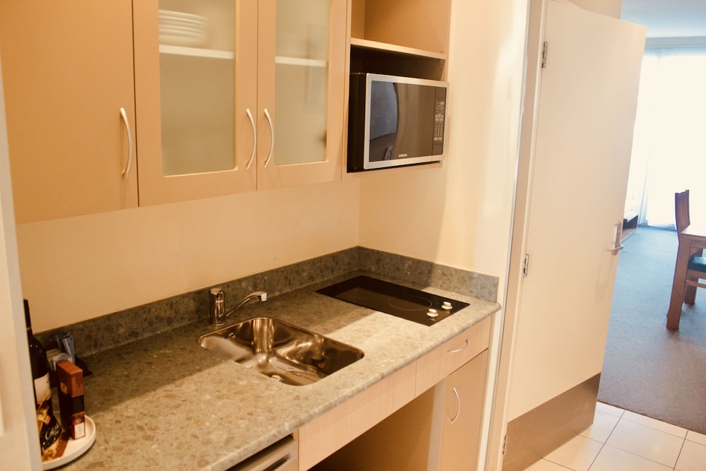Ocean View Executive Suite with Spa - Photo 12